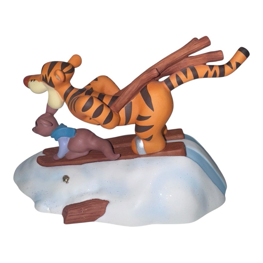 Pooh & Friends (NWT) 1990 “Look out snow! Here we go!” collectible figurine - Picture 13 of 14
